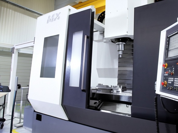 Advanced CNC boring machine with high-performance components and tool changer system