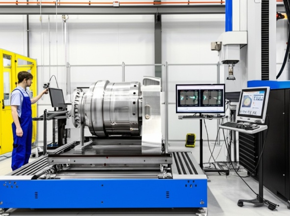 Advanced quality testing of large machined component with X-ray and ultrasonic inspection