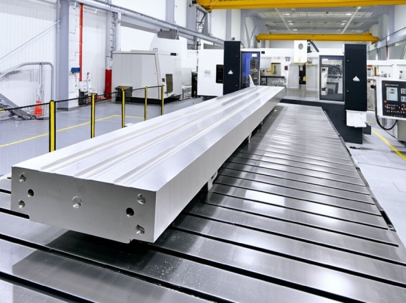Industrial CNC machining of large-scale precision metal profiles and components